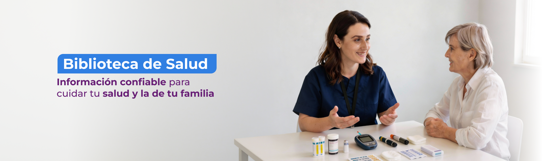 Profesional enseña a paciente.