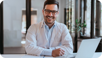 Cirujano digestivo en consulta 