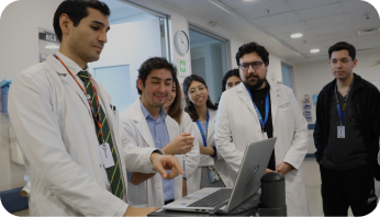 Médicos capacitándose