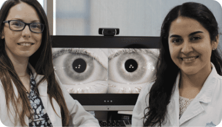 Doctoras con gafas para tratamiento